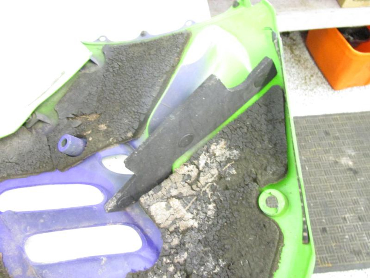 97 Kawasaki Ninja ZX9R B OEM Right Lower Fairing Body